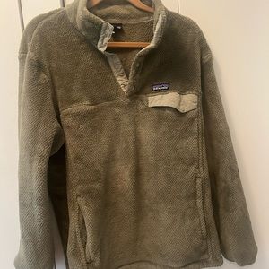 Patagonia sweater, olive color in great condition